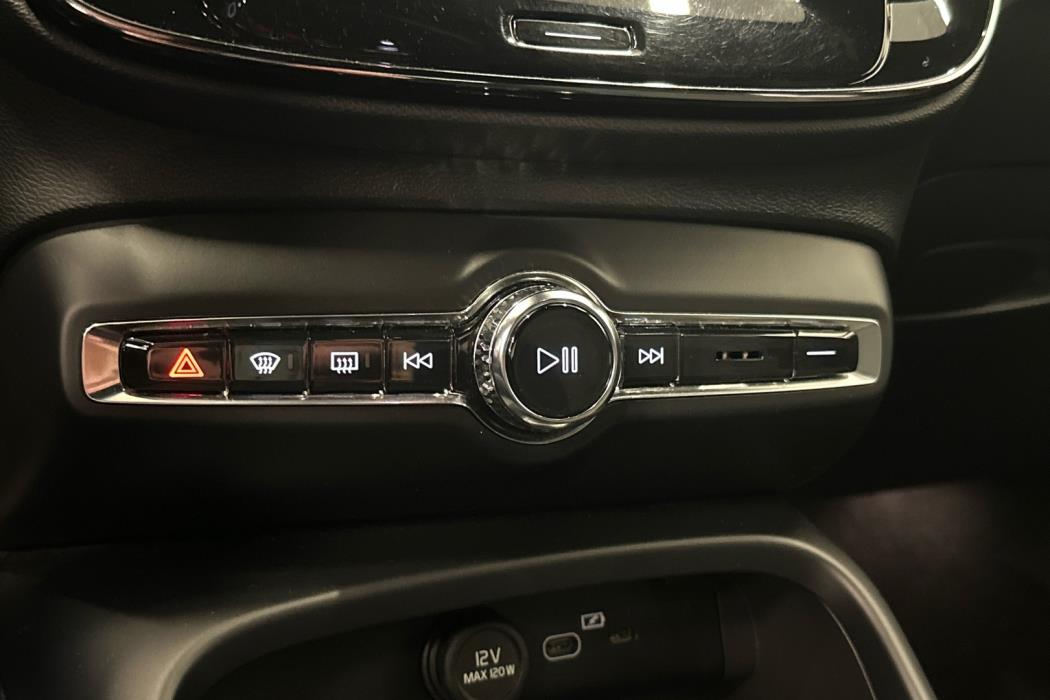 VOLVO XC40 2024