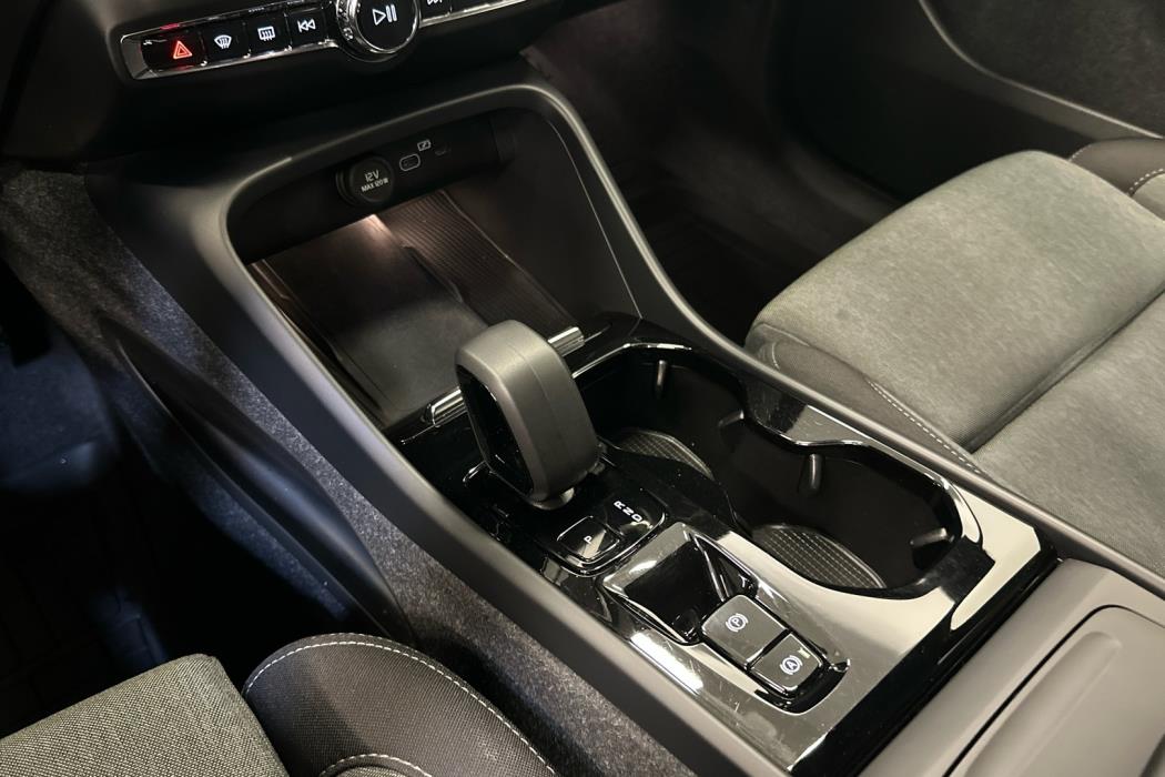 VOLVO XC40 2024