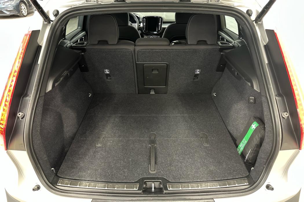 VOLVO XC40 2024