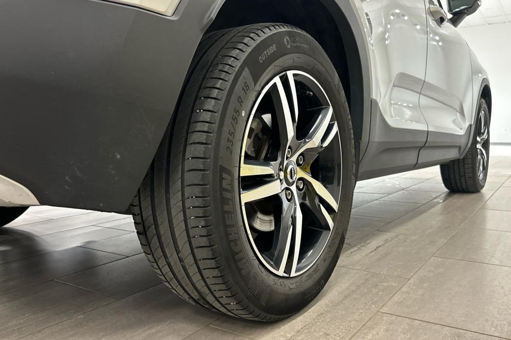 VOLVO XC40 2024