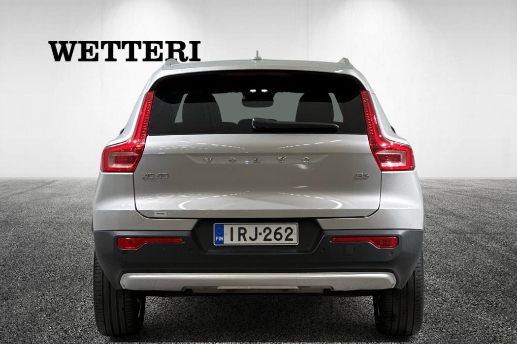 VOLVO XC40 2024