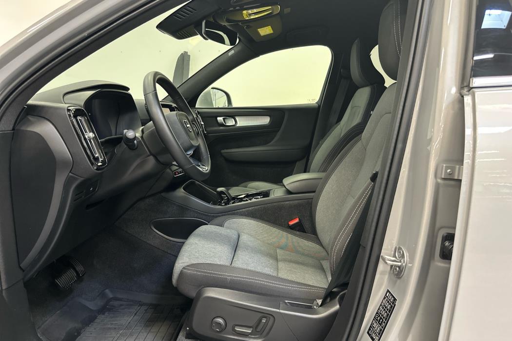 VOLVO XC40 2024