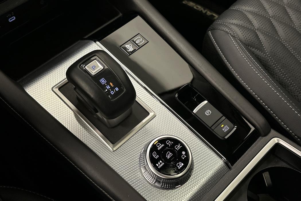 MITSUBISHI OUTLANDER 2025
