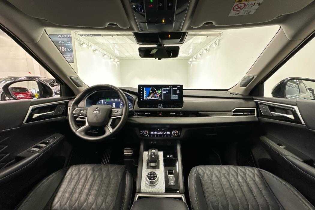 MITSUBISHI OUTLANDER 2025