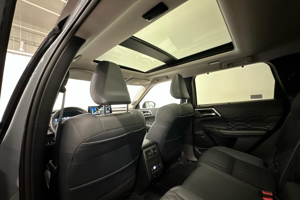 MITSUBISHI OUTLANDER 2025