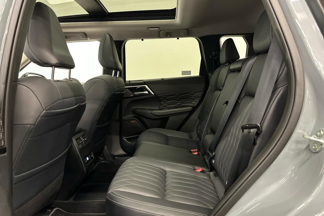 MITSUBISHI OUTLANDER 2025