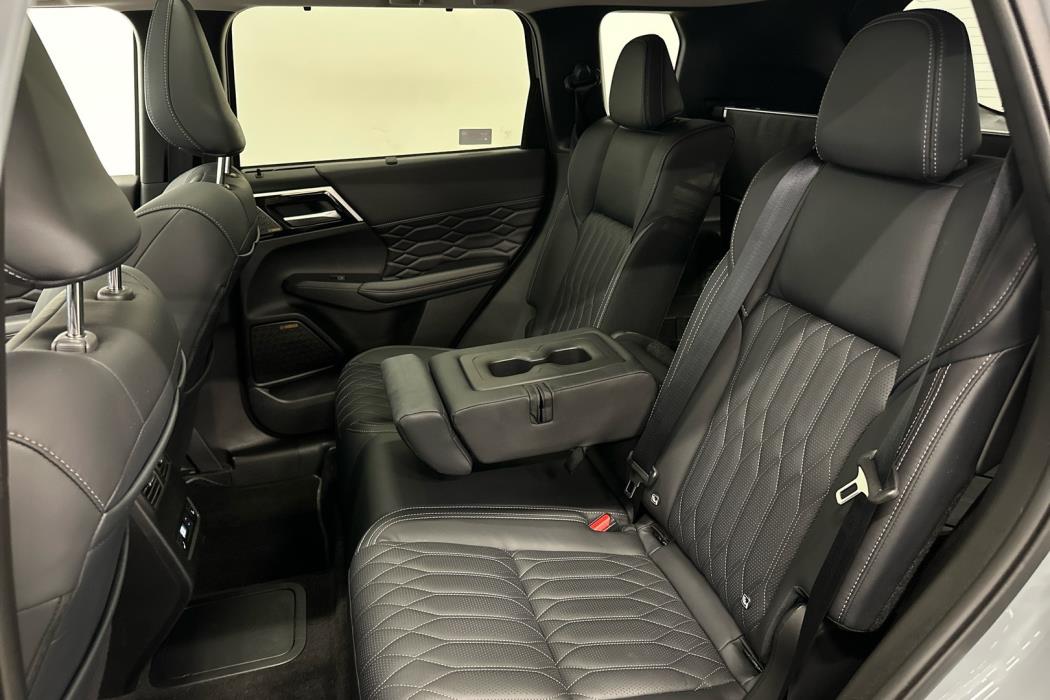 MITSUBISHI OUTLANDER 2025