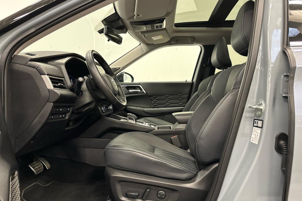 MITSUBISHI OUTLANDER 2025