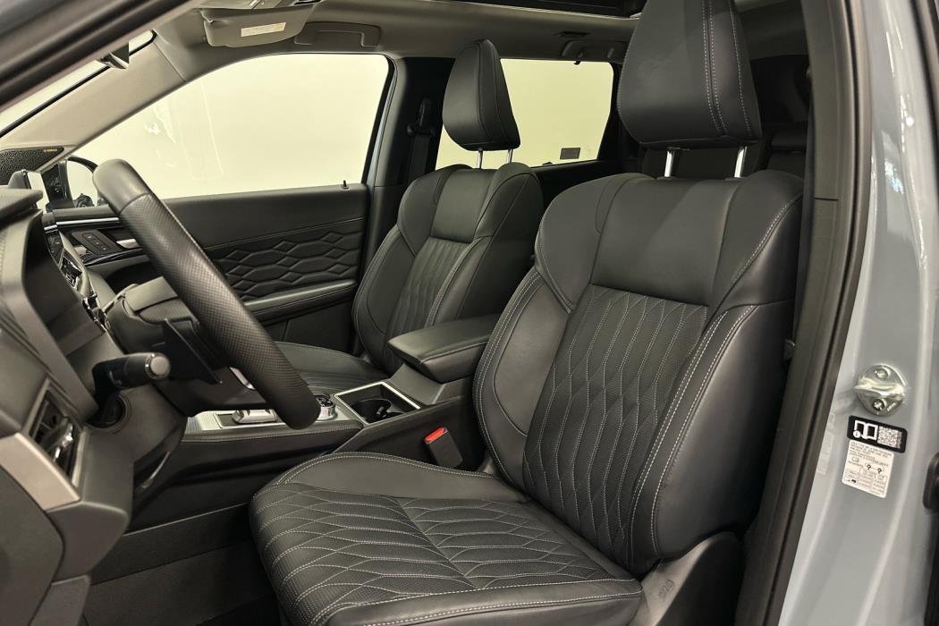 MITSUBISHI OUTLANDER 2025