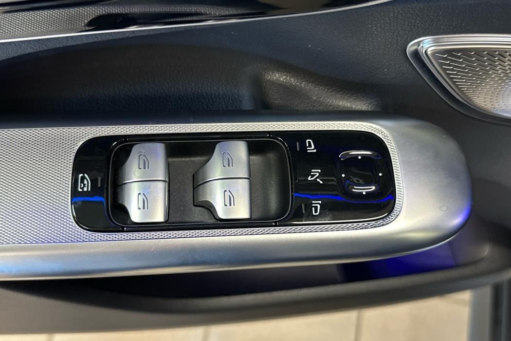 MERCEDES-BENZ EQE SUV 2025