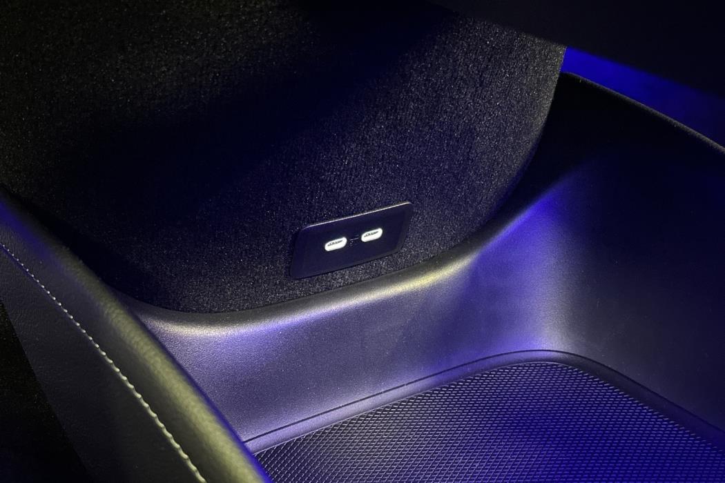 MERCEDES-BENZ EQE SUV 2025