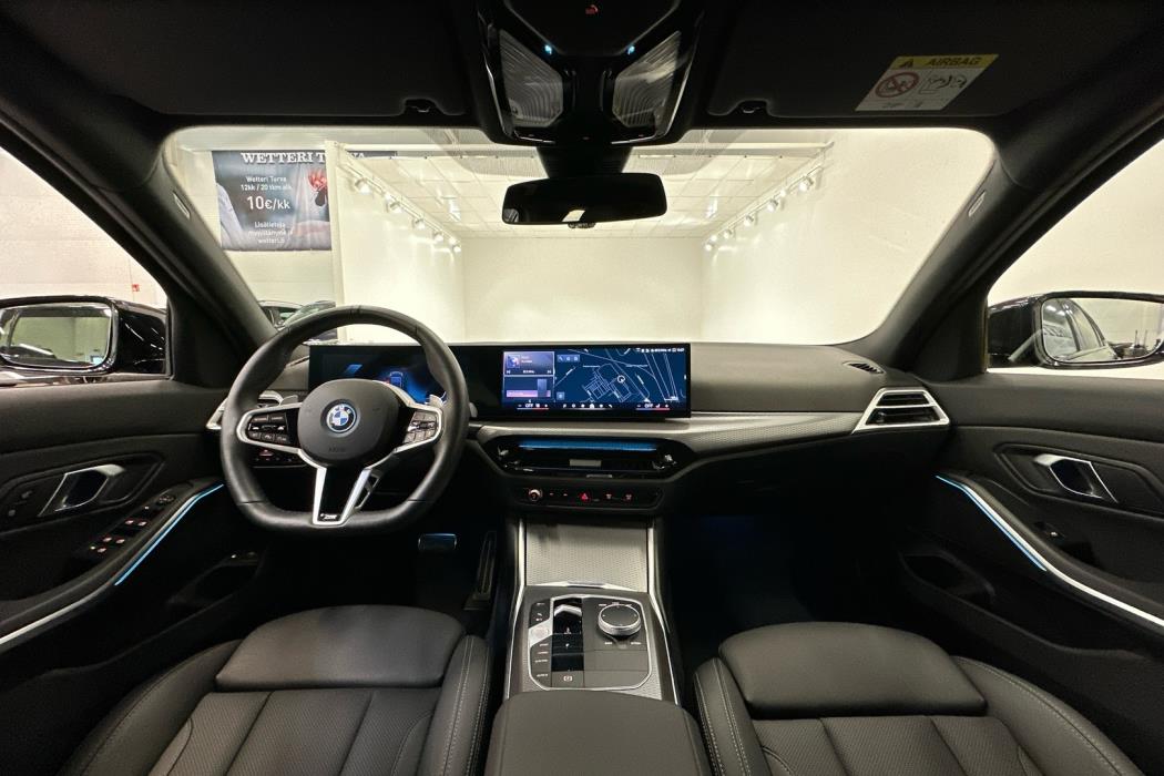 BMW 330 2025