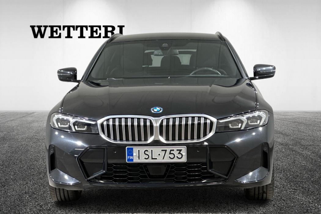 BMW 330 2025