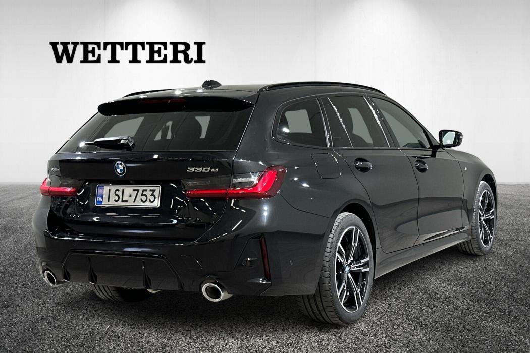 BMW 330 2025
