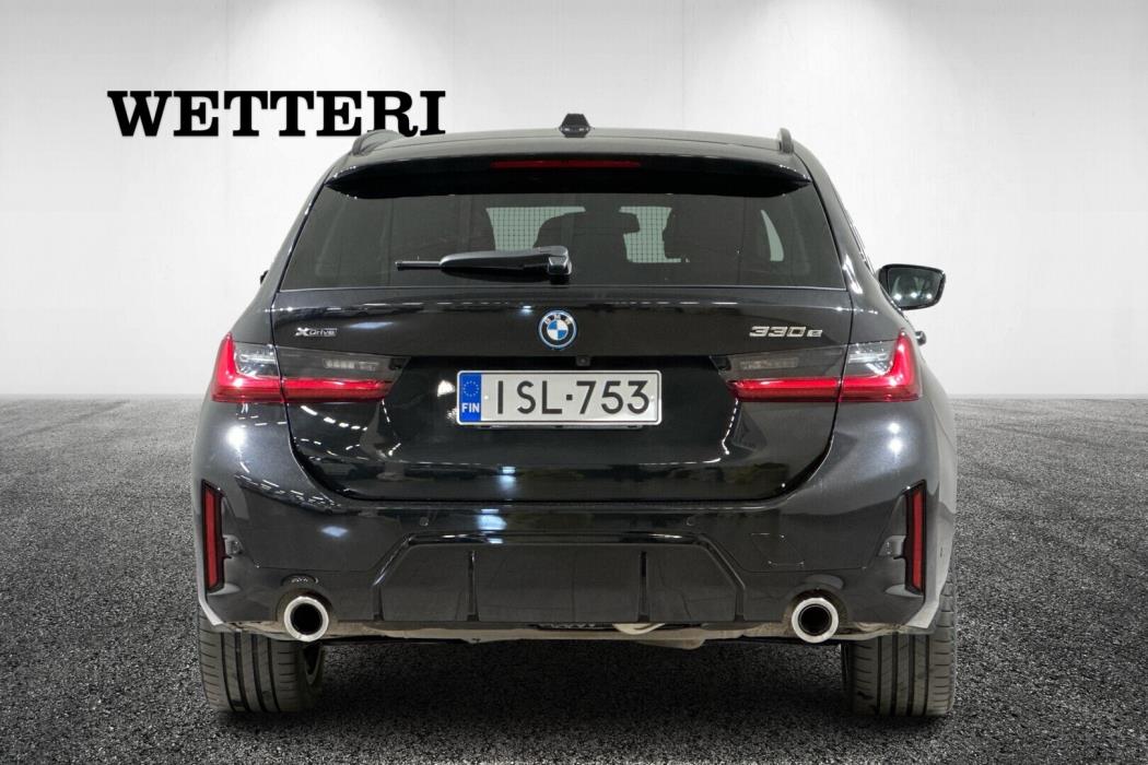 BMW 330 2025