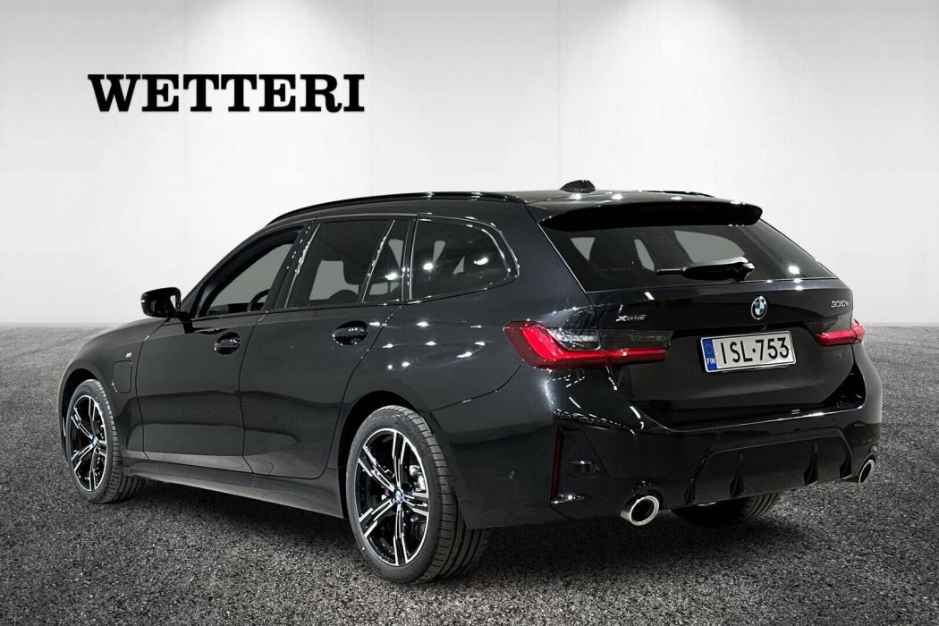 BMW 330 2025