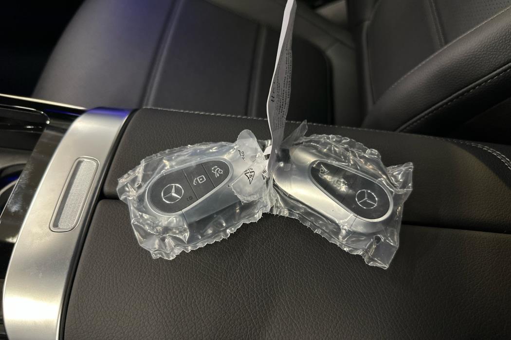 MERCEDES-BENZ GLC 2025