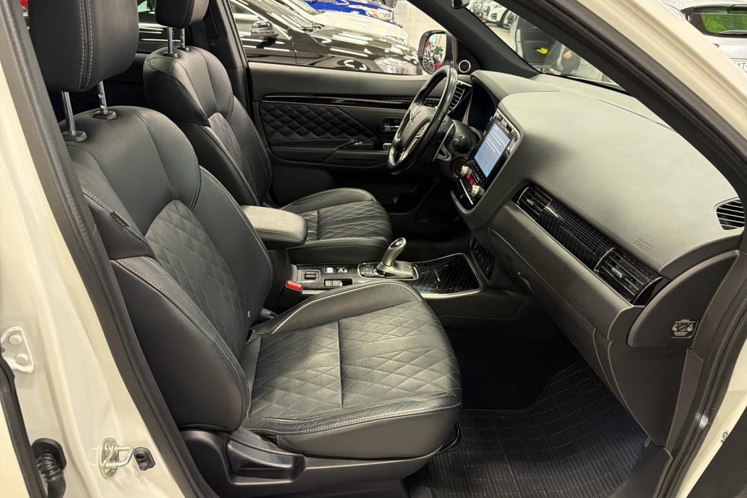 MITSUBISHI Outlander PHEV 2020