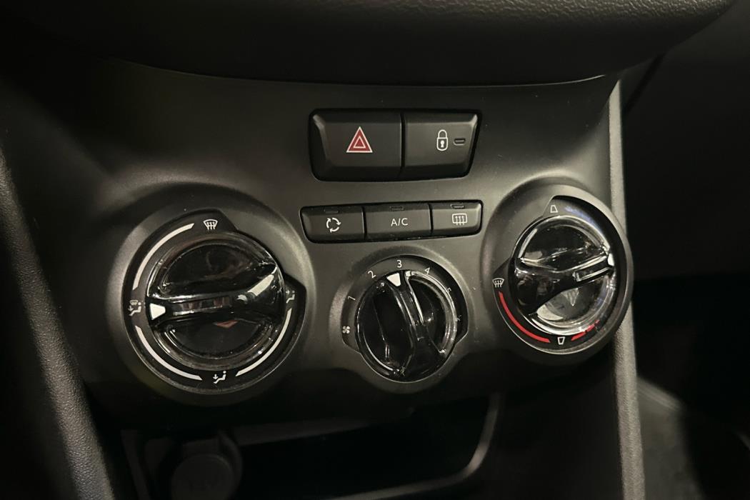 PEUGEOT 208 2013