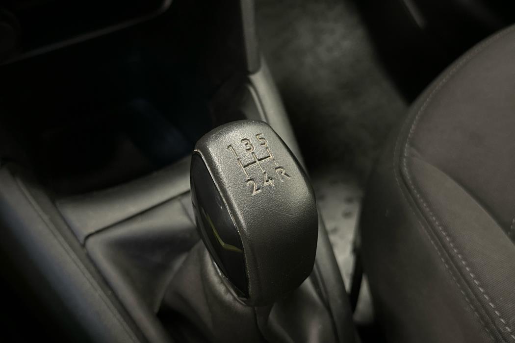 PEUGEOT 208 2013
