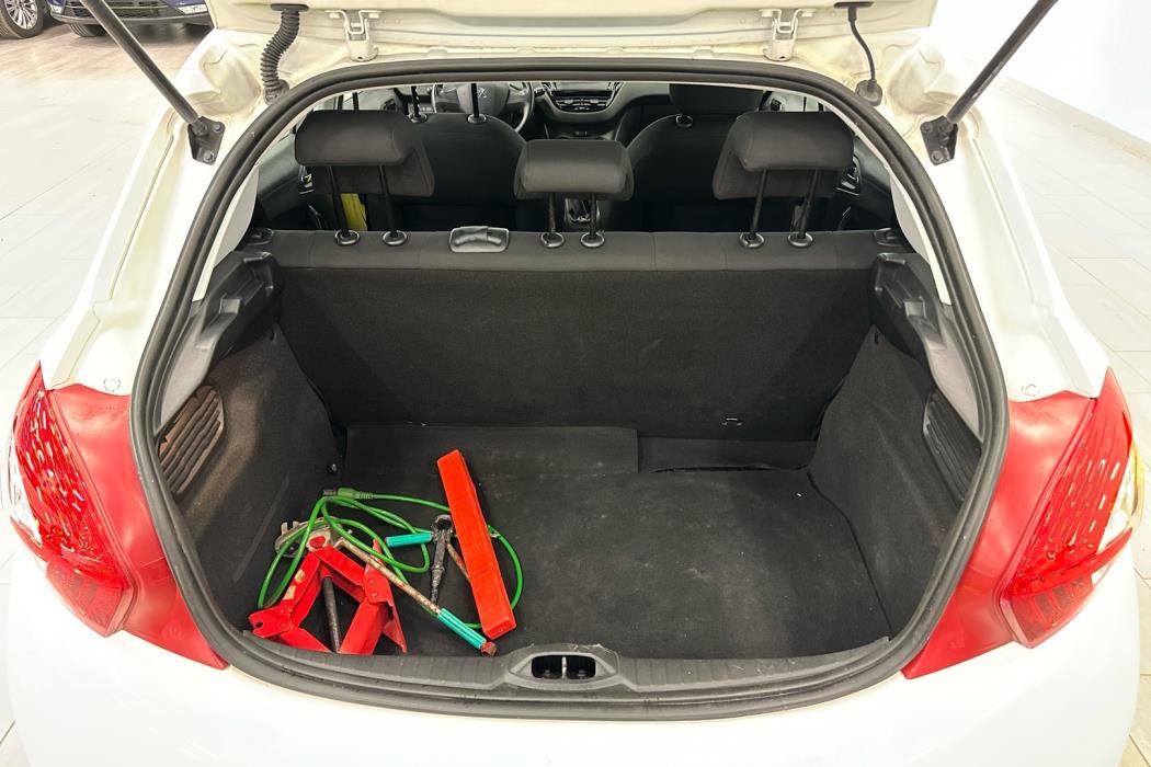 PEUGEOT 208 2013