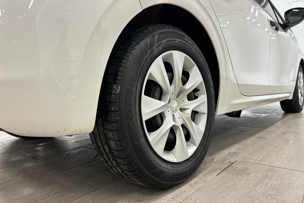 PEUGEOT 208 2013