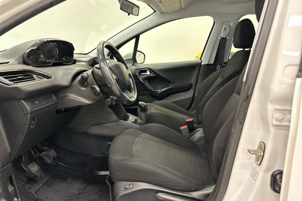 PEUGEOT 208 2013