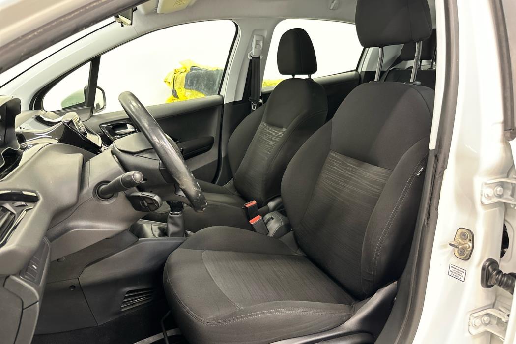 PEUGEOT 208 2013