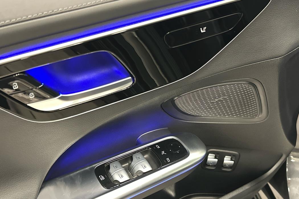 MERCEDES-BENZ C 2023