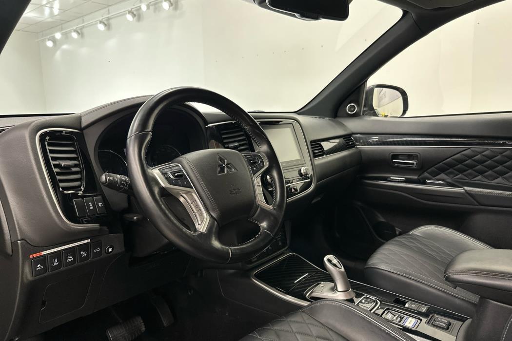 MITSUBISHI Outlander PHEV 2021