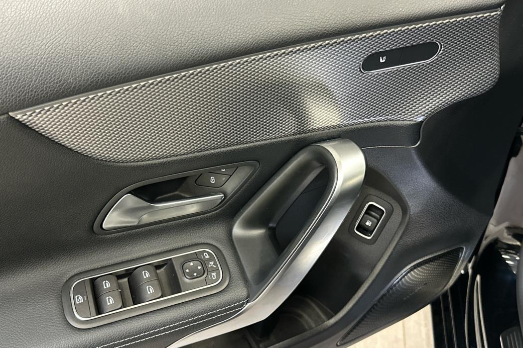 MERCEDES-BENZ A 2021