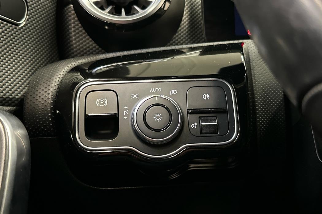 MERCEDES-BENZ A 2021