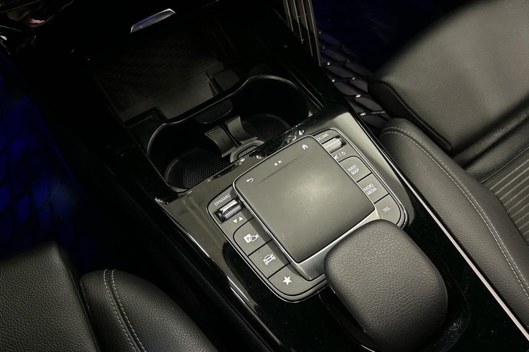 MERCEDES-BENZ A 2021