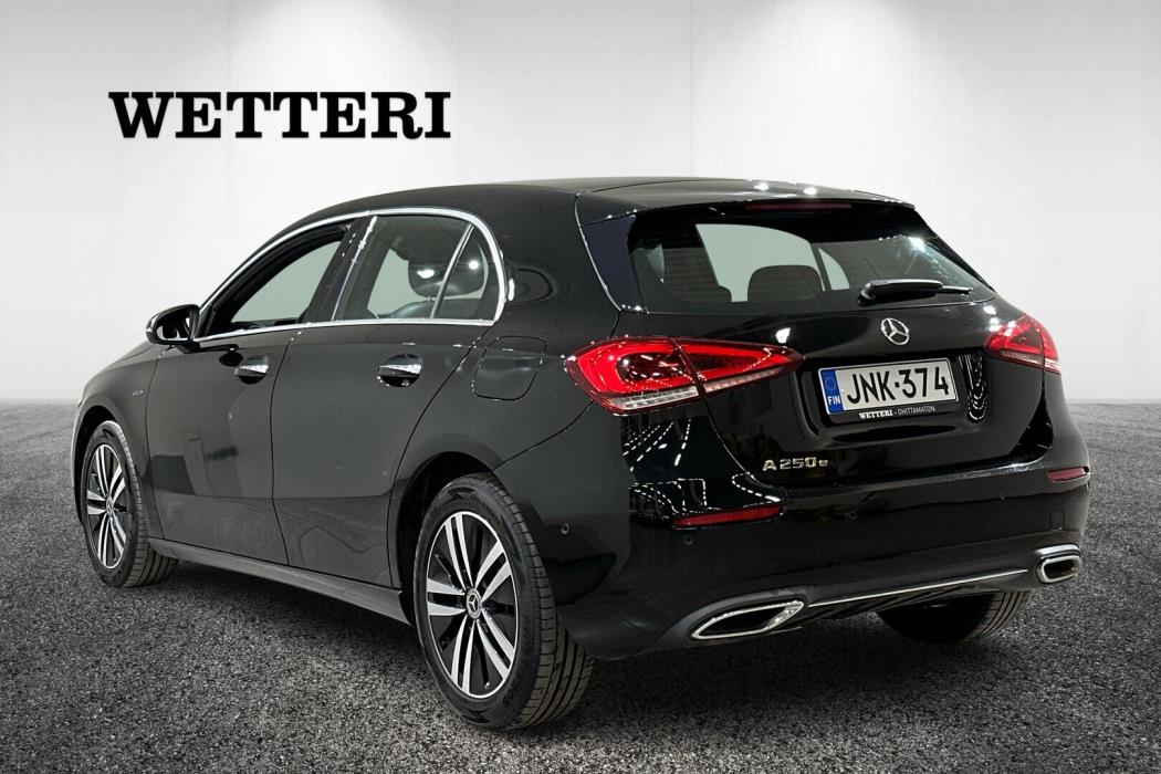 MERCEDES-BENZ A 2021