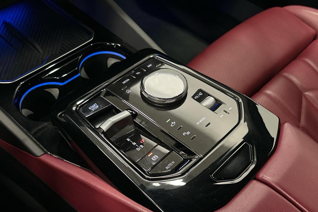 BMW i5 2024