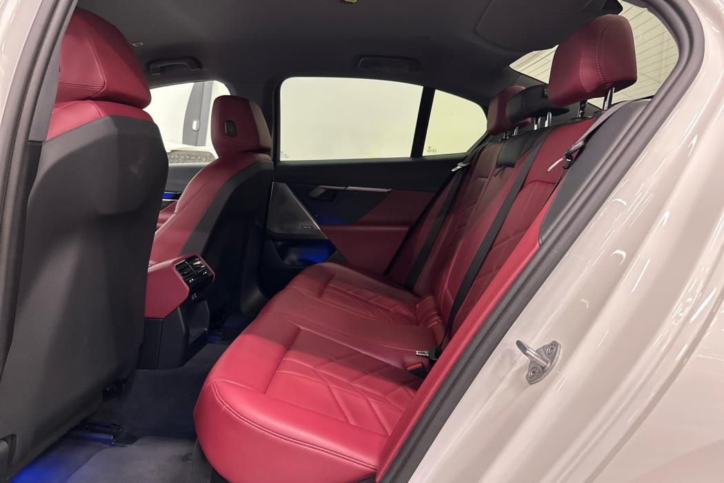 BMW i5 2024