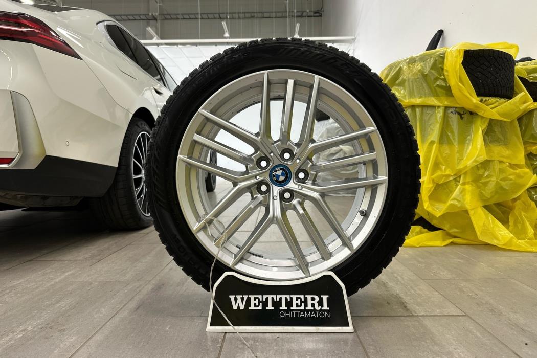 BMW i5 2024