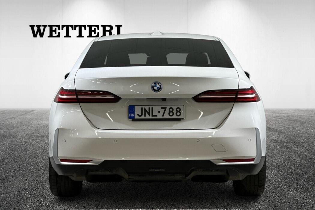 BMW i5 2024