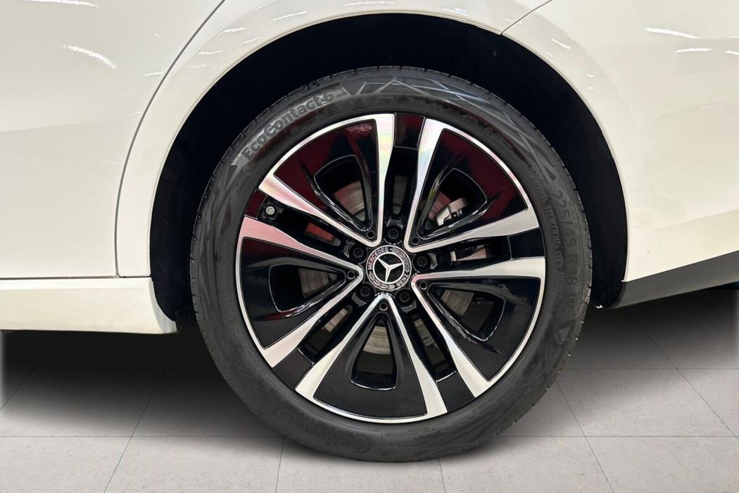 MERCEDES-BENZ CLA 2025