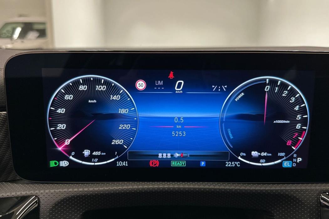 MERCEDES-BENZ CLA 2025