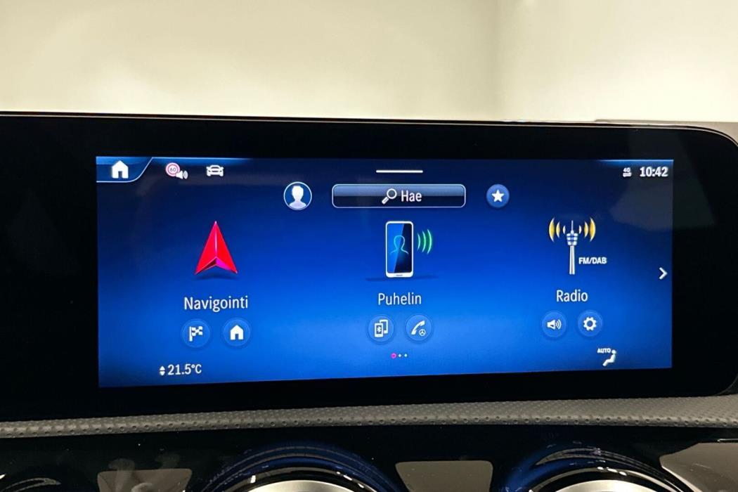 MERCEDES-BENZ CLA 2025