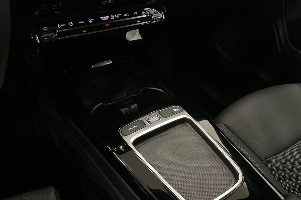 MERCEDES-BENZ CLA 2025