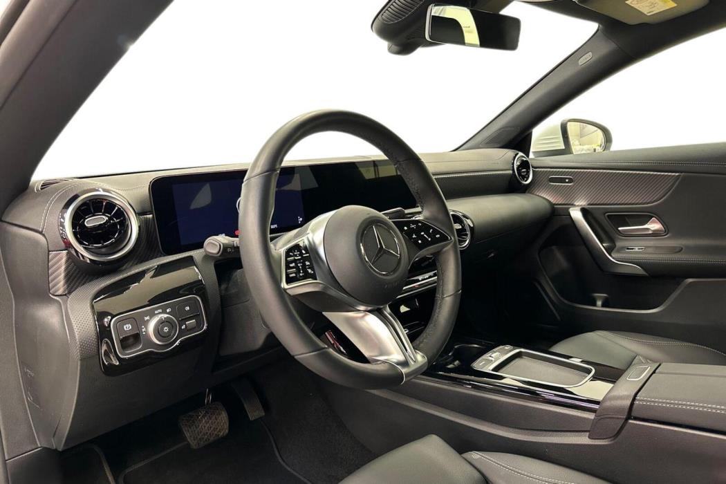 MERCEDES-BENZ CLA 2025