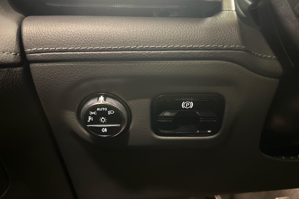 MERCEDES-BENZ EQE 2025