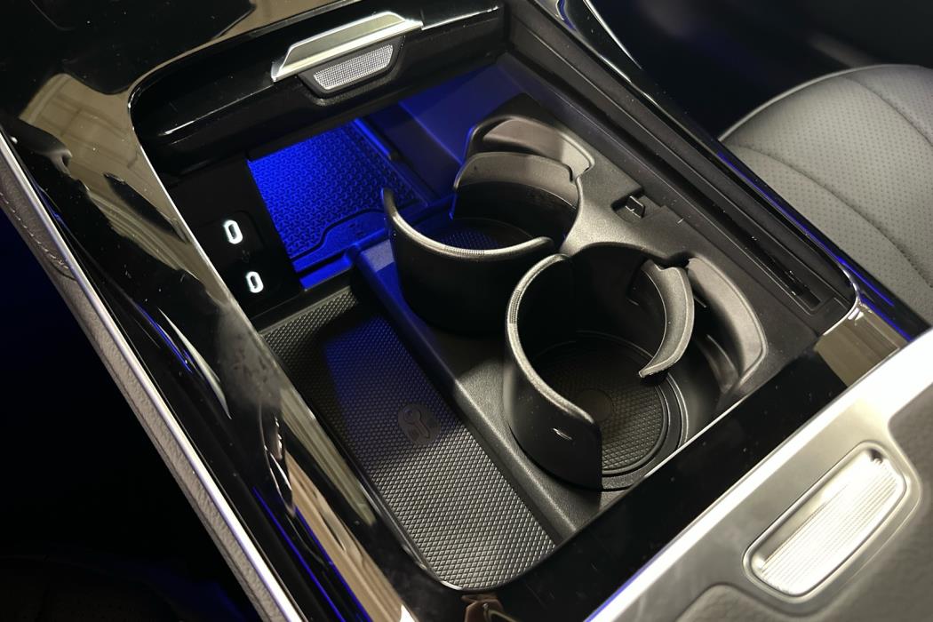 MERCEDES-BENZ EQE 2025