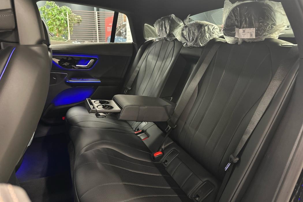 MERCEDES-BENZ EQE 2025