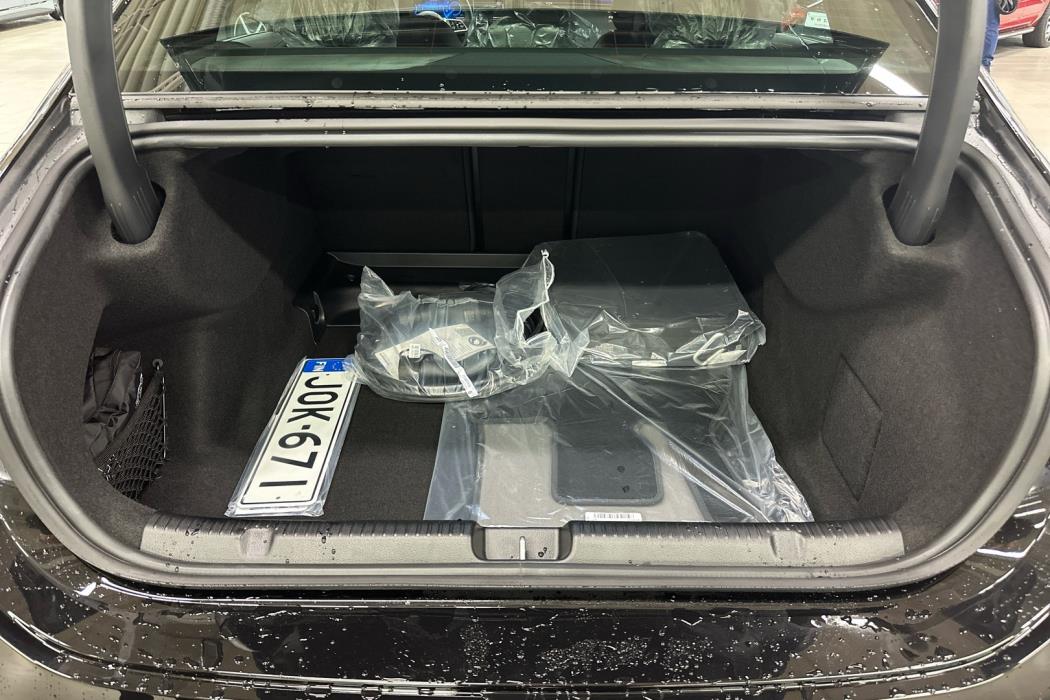 MERCEDES-BENZ EQE 2025