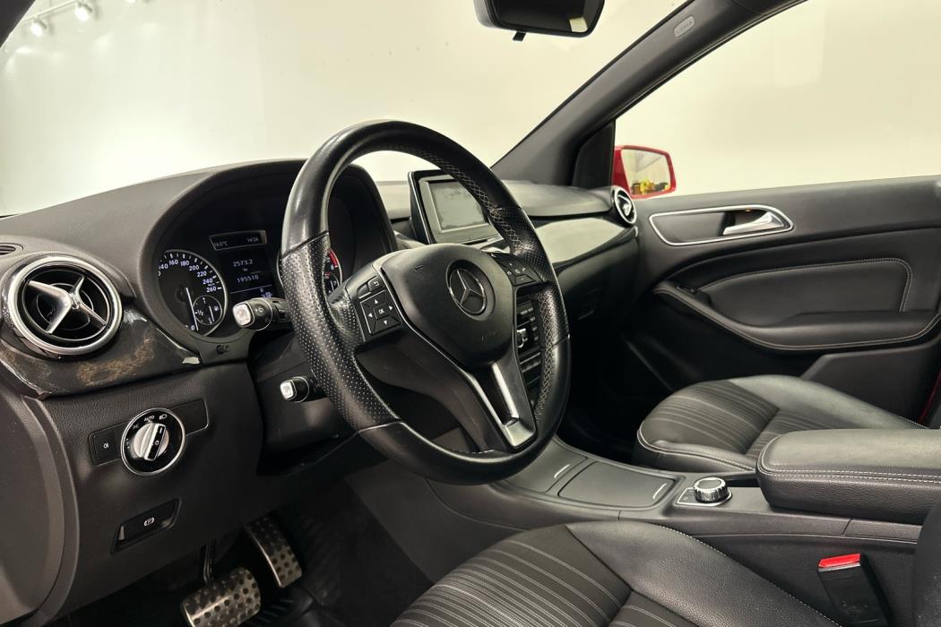 MERCEDES-BENZ B 2013