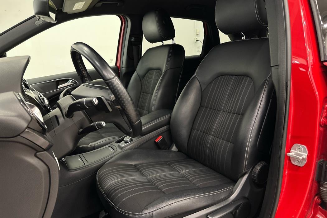 MERCEDES-BENZ B 2013