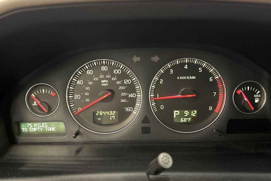 VOLVO V70 2003